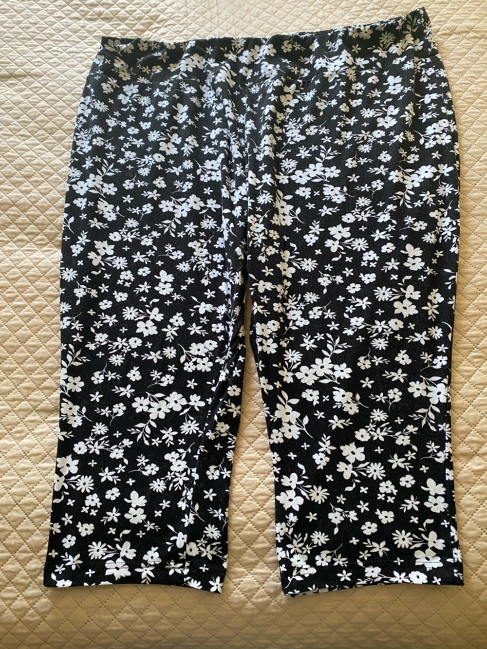 Black Floral Capri Leggings